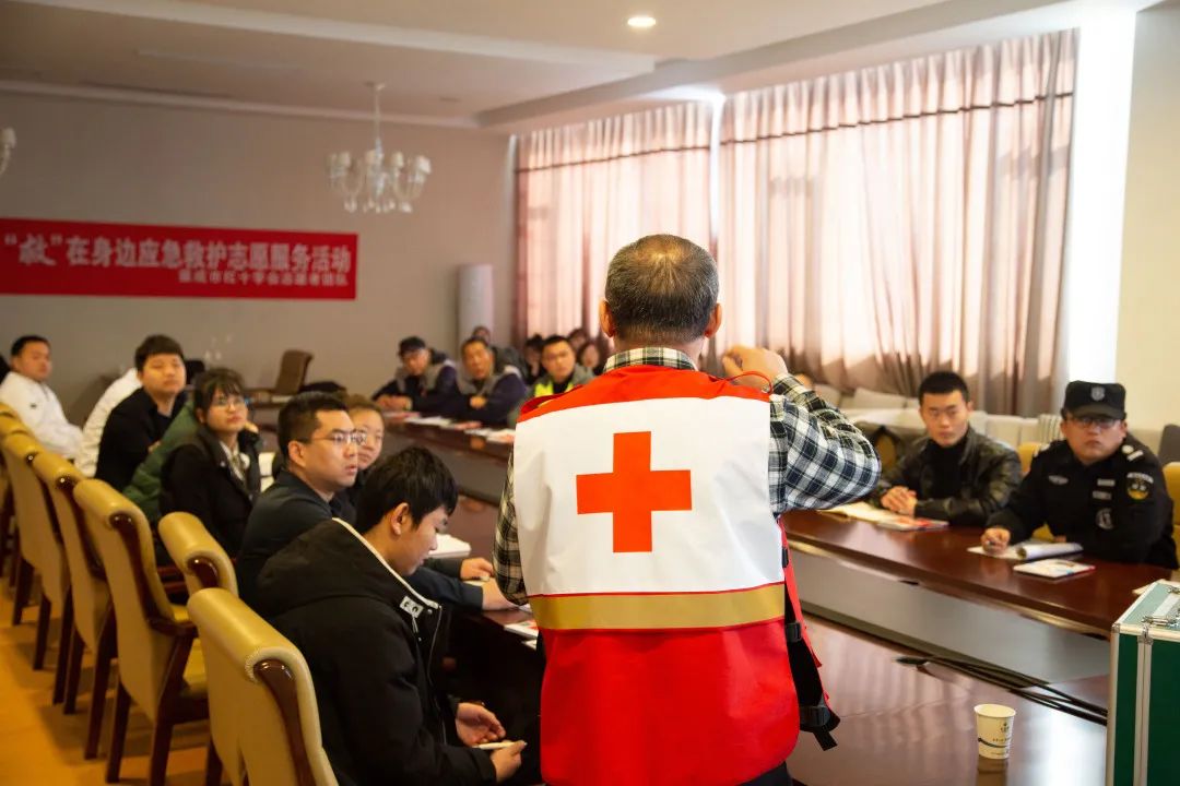 爱莲湾热点 | 红十字会“救”在身边应急救护志愿服务活动(图2) 爱莲湾热点 | 红十字会“救”在身边应急救护志愿服务活动(图2)