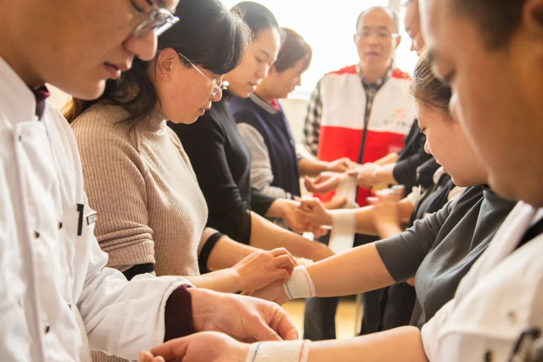 爱莲湾热点 | 红十字会“救”在身边应急救护志愿服务活动(图13) 爱莲湾热点 | 红十字会“救”在身边应急救护志愿服务活动(图13)